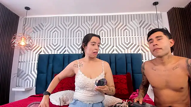 Snapshot of MiaAndAaron- chatting on July 28, 5:23 pm MiaAndAaron- online show from July 28, 5:23 pm