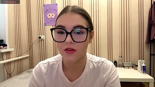 Snapshot of MiaWonderind chatting on July 23, 7:28 am MiaWonderind online show from July 23, 7:28 am