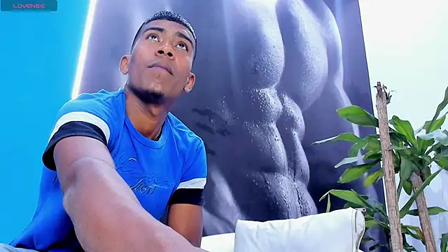 Snapshot of Axel_hunter15 chatting on June 18, 9:52 pm Axel hunter15 online show from June 18, 9:52 pm