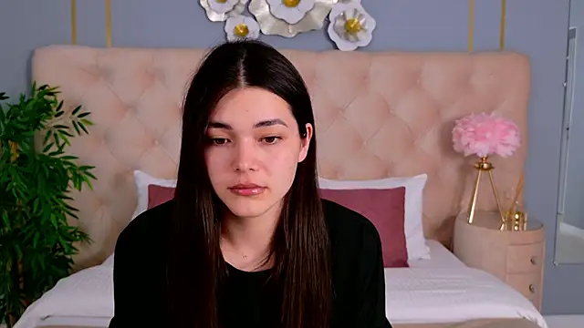 MaddieMeyer online show from June 12, 4:44 am