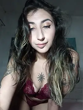 Snapshot of AylinDream chatting on June 16, 9:50 pm AylinDream online show from June 16, 9:50 pm
