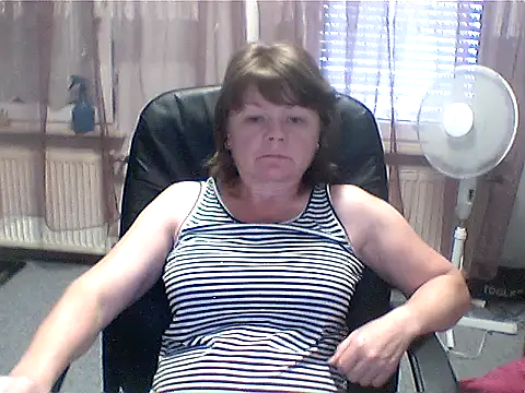 Snapshot of MoonLady40 chatting on June 21, 2:30 pm MoonLady40 online show from June 21, 2:30 pm