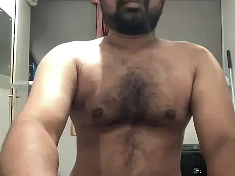 Snapshot of bobgot17cm chatting on July 5, 10:28 pm bobgot17cm online show from July 5, 10:28 pm