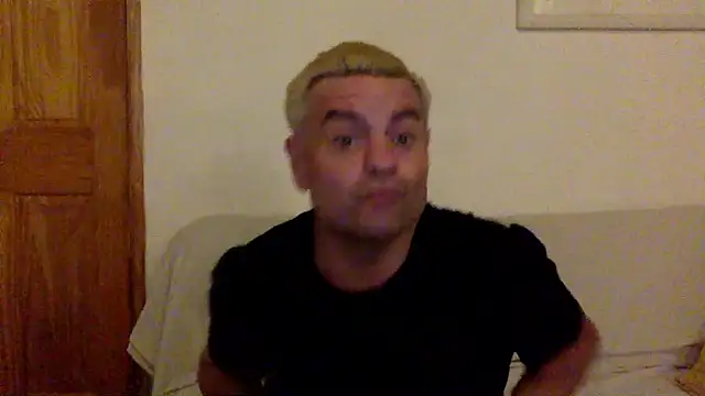Snapshot of HugodelSol chatting on June 18, 12:22 am HugodelSol online show from June 18, 12:22 am