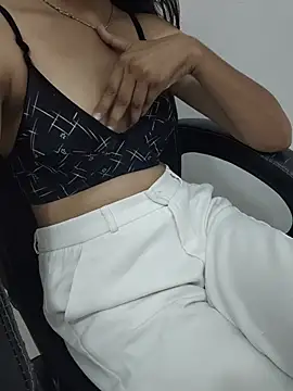 Snapshot of Ritika_jha01 chatting on June 20, 5:43 am Ritika jha01 online show from June 20, 5:43 am
