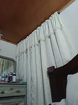 Snapshot of Emilif_ chatting on August 8, 12:46 am Emilif online show from August 8, 12:46 am