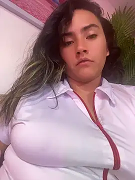 Snapshot of sophia_pink17 chatting on July 28, 7:39 pm sophia pink17 online show from July 28, 7:39 pm