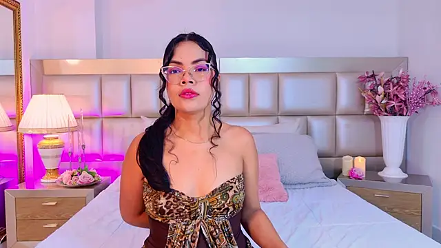 Snapshot of AliceLavenders chatting on July 7, 1:15 pm AliceLavenders online show from July 7, 1:15 pm