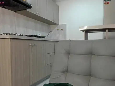 Snapshot of Amazon_brunette1 chatting on August 3, 11:05 am Amazon brunette1 online show from August 3, 11:05 am