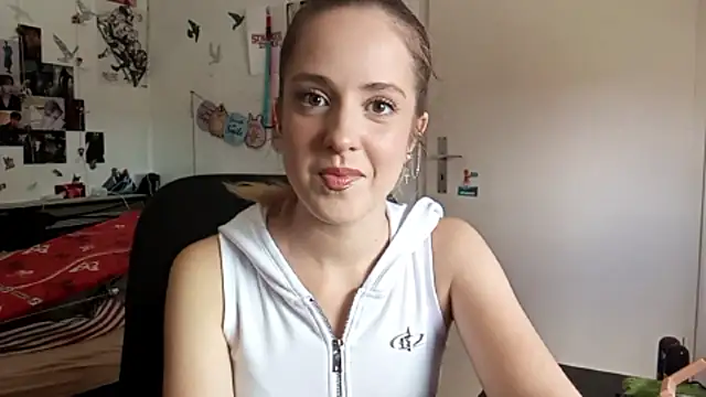Snapshot of petaljig chatting on June 14, 12:40 pm petaljig online show from June 14, 12:40 pm
