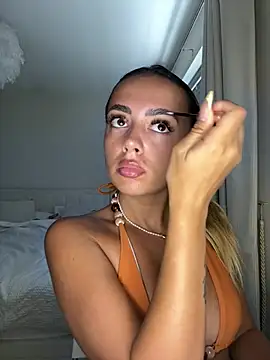 Harrietbronzex online show from June 26, 11:36 am