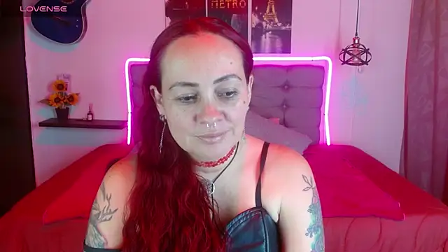 Snapshot of Cris_suitexx chatting on June 14, 3:47 pm Cris suitexx online show from June 14, 3:47 pm