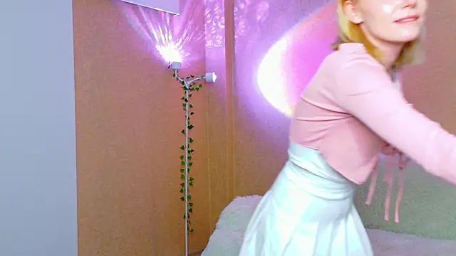 Snapshot of SweeetMia chatting on July 10, 3:00 am SweeetMia online show from July 10, 3:00 am