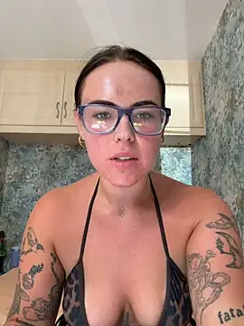 Snapshot of champagnebratt chatting on June 19, 12:31 pm champagnebratt online show from June 19, 12:31 pm