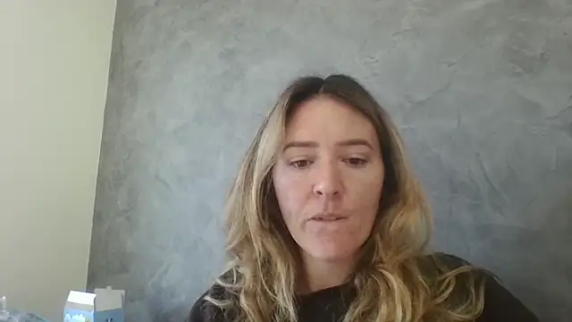 Snapshot of gigibaby93 chatting on June 16, 9:56 am gigibaby93 online show from June 16, 9:56 am