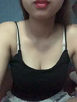 Snapshot of Julyy_girl chatting on July 2, 5:24 am Julyy girl online show from July 2, 5:24 am
