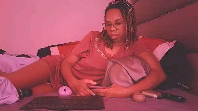 Snapshot of Opal_Rainbow chatting on April 7, 4:18 pm Opal Rainbow online show from April 7, 4:18 pm