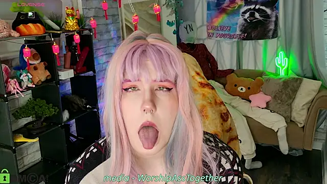 Snapshot of Candy-yeah chatting on July 8, 1:10 am Candy-yeah online show from July 8, 1:10 am