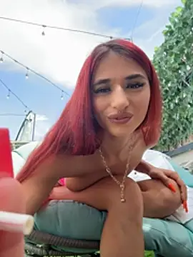 Snapshot of VixenRosse chatting on July 7, 7:23 am VixenRosse online show from July 7, 7:23 am