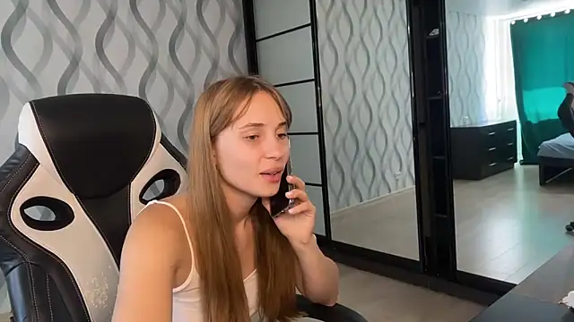 Miss Luna meow online show from June 21, 7:22 am