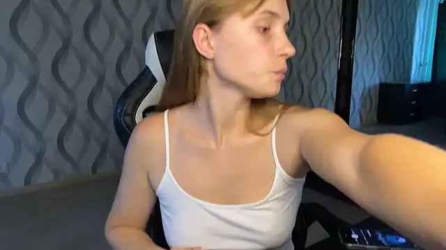 Miss Luna meow online show from July 1, 4:07 pm