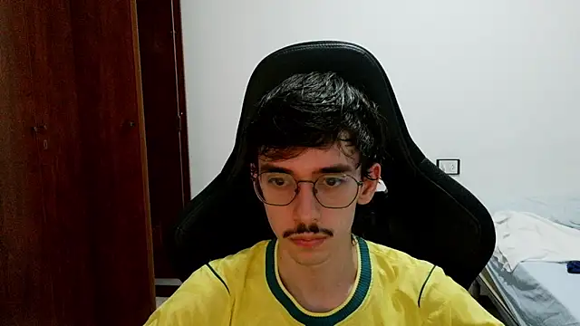 Snapshot of gabrielNovin17cm chatting on July 15, 6:13 pm gabrielNovin17cm online show from July 15, 6:13 pm