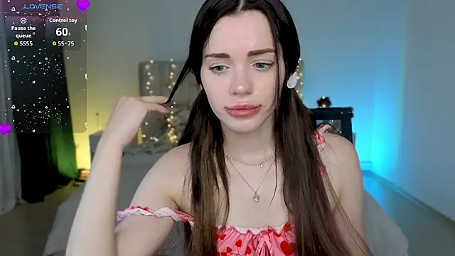 Little cuti1e online show from June 23, 10:02 am