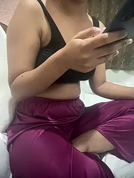Kyaara sexy6 online show from July 8, 6:45 pm