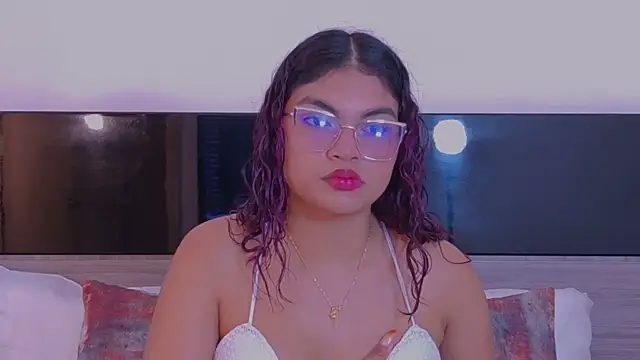 Snapshot of MelodyAlvarez chatting on June 20, 11:46 am MelodyAlvarez online show from June 20, 11:46 am
