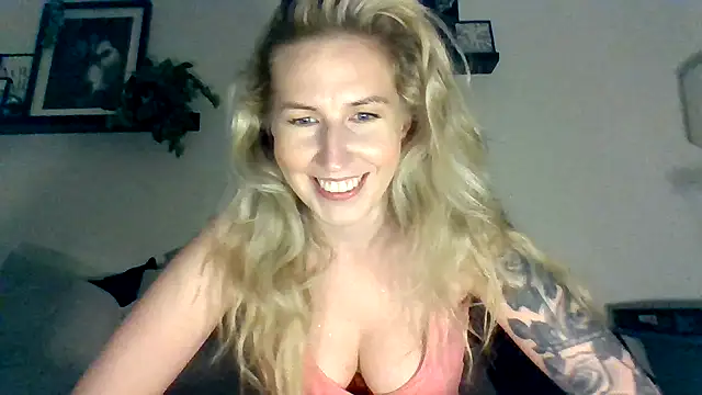 Snapshot of Mayjay6 chatting on June 21, 8:11 pm Mayjay6 online show from June 21, 8:11 pm