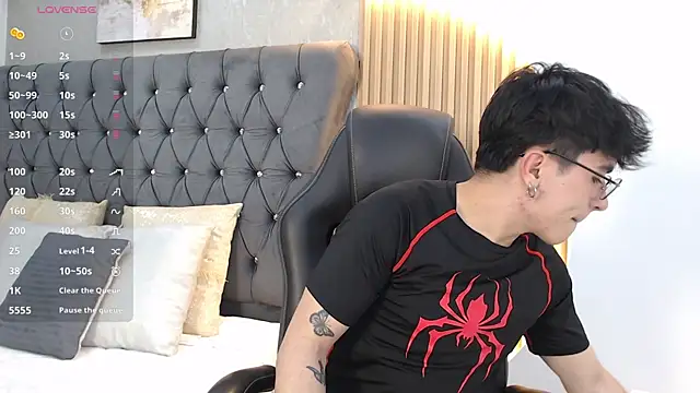Snapshot of Tommy_Claks chatting on June 25, 8:35 pm Tommy Claks online show from June 25, 8:35 pm