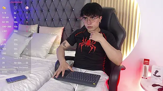 Snapshot of Tommy_Claks chatting on July 5, 8:16 pm Tommy Claks online show from July 5, 8:16 pm