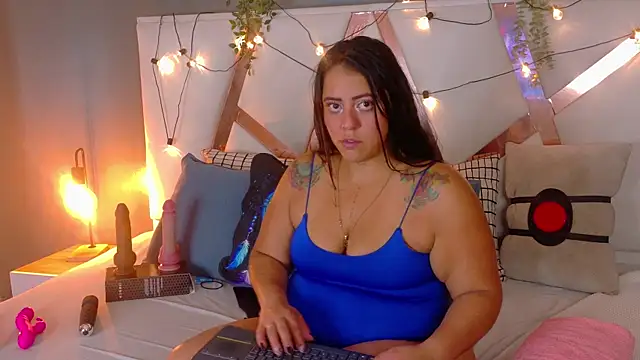 Snapshot of ShelyEvans__ chatting on August 4, 12:03 am ShelyEvans online show from August 4, 12:03 am