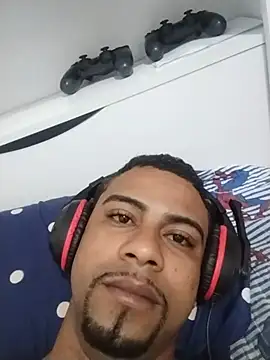 Snapshot of 01LeonBlack chatting on July 24, 1:09 pm 01LeonBlack online show from July 24, 1:09 pm