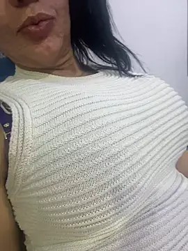 Snapshot of gynna25 chatting on July 6, 11:40 pm gynna25 online show from July 6, 11:40 pm