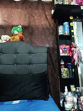 Snapshot of Estrella2001 chatting on July 17, 7:41 pm Estrella2001 online show from July 17, 7:41 pm