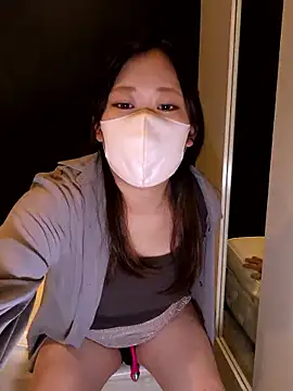 Snapshot of saki_cute chatting on June 17, 4:37 am saki cute online show from June 17, 4:37 am