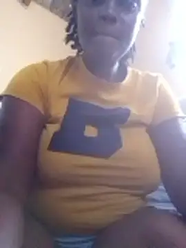 Snapshot of queen-shanty chatting on June 18, 9:14 am queen-shanty online show from June 18, 9:14 am
