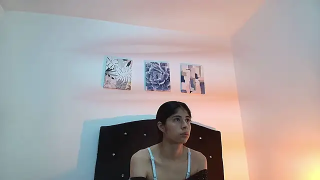 Snapshot of Dahlia__Vixen chatting on July 13, 11:24 am Dahlia Vixen online show from July 13, 11:24 am