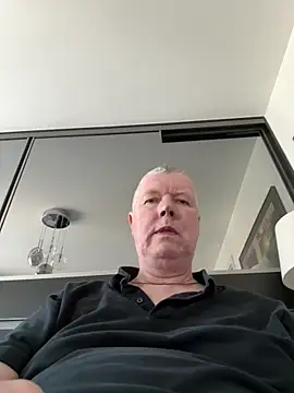 Snapshot of cumboy chatting on March 18, 11:19 am cumboy online show from March 18, 11:19 am