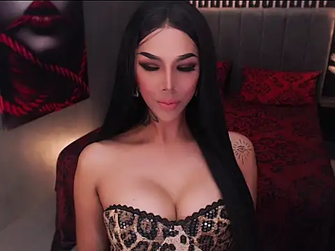 Snapshot of QueenDomOfSex chatting on July 24, 9:40 am QueenDomOfSex online show from July 24, 9:40 am