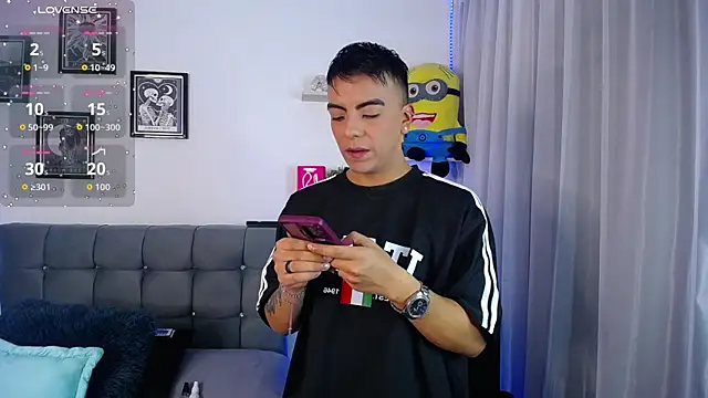 Snapshot of esdavidhernandez_ chatting on June 21, 12:24 am esdavidhernandez online show from June 21, 12:24 am