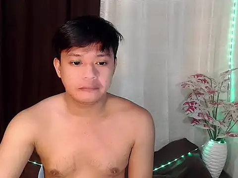 Snapshot of kingdomcum96 chatting on August 5, 10:23 pm kingdomcum96 online show from August 5, 10:23 pm
