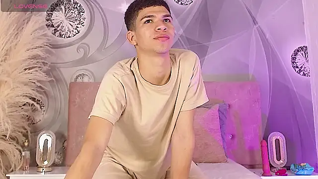 Snapshot of Dilan_Femboy chatting on August 4, 2:30 pm Dilan Femboy online show from August 4, 2:30 pm