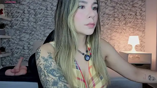 Snapshot of Isabella_Bliss chatting on August 2, 12:20 am Isabella Bliss online show from August 2, 12:20 am