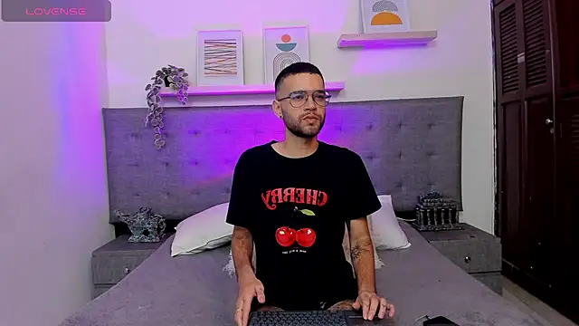 elliot flame online show from June 22, 4:48 pm