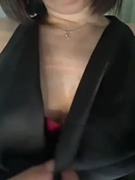 Snapshot of Sexyfemm_ chatting on June 24, 9:08 am Sexyfemm online show from June 24, 9:08 am