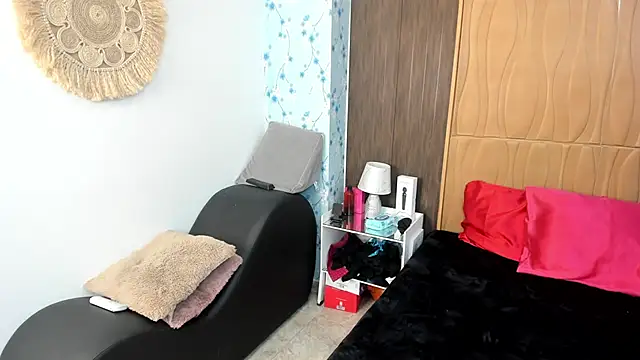 Snapshot of TaniaRosen chatting on June 19, 6:23 pm TaniaRosen online show from June 19, 6:23 pm