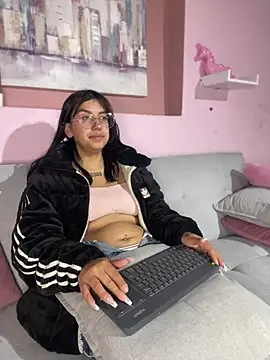 Snapshot of GabyLopez_Pink chatting on July 2, 4:51 am GabyLopez Pink online show from July 2, 4:51 am