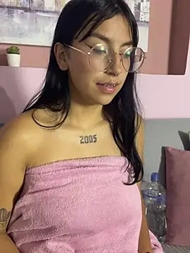 Snapshot of GabyLopez_Pink chatting on July 28, 11:17 am GabyLopez Pink online show from July 28, 11:17 am